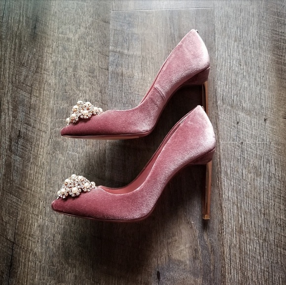 🚫SOLD🚫NEW TED BAKER JEWELED VELVET PUMPS - Picture 6 of 8
